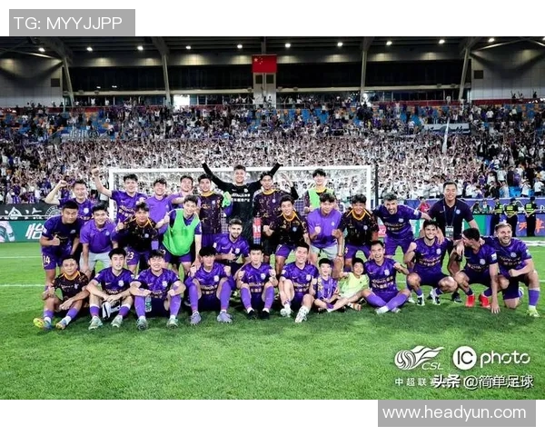 杭州足球队实力引发热议球迷对球队表现的不同看法与期待